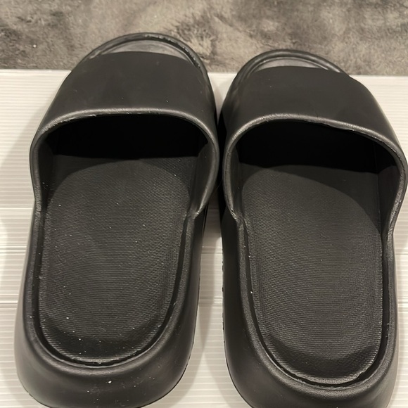 Brand new black flip flops black - Picture 3 of 7